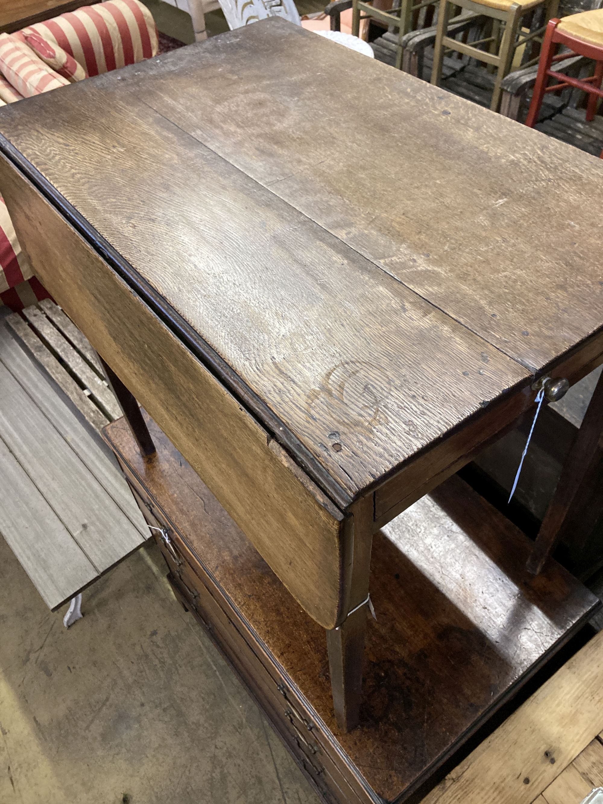 A George III provincial mahogany Pembroke table, with drawer, width 76cm, depth 52cm, height 73cm